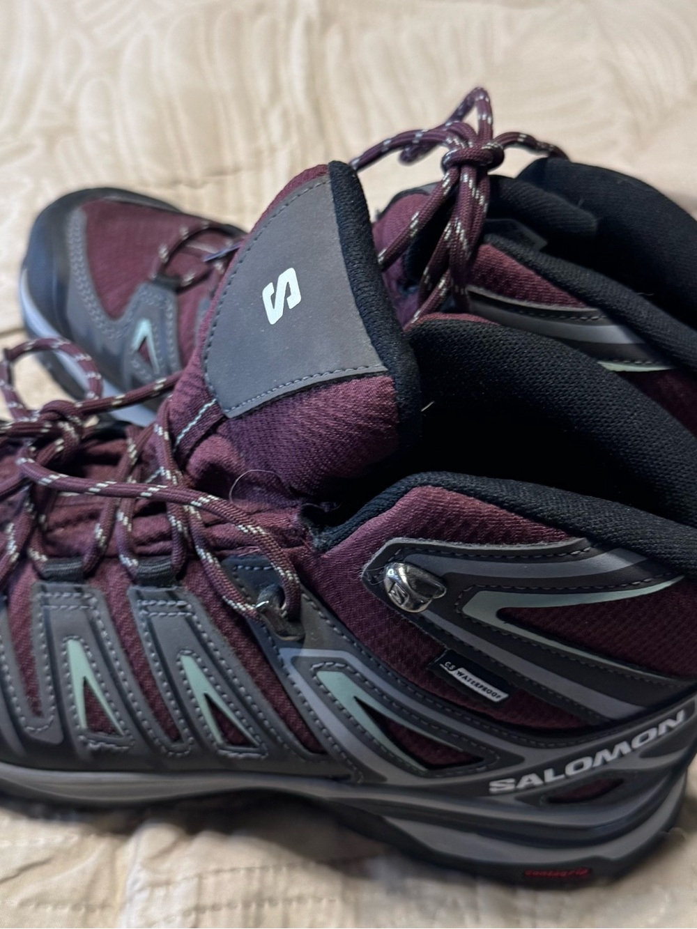 Salomon 7.5 Women's Burgundy and Gray hiking boots, sneakers, Pioneer X-Ultra